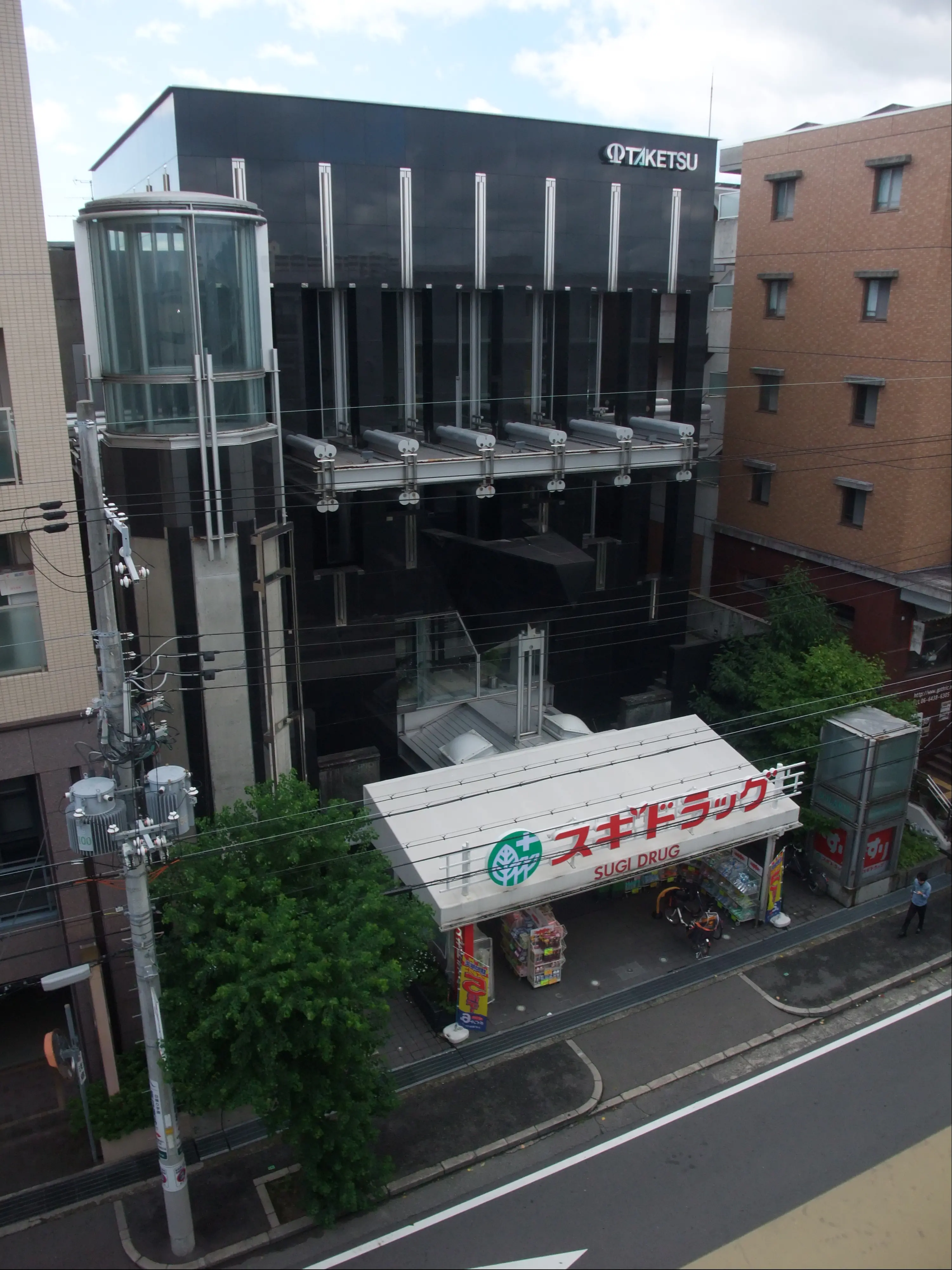 ソラリスビル地下駐車場